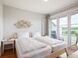 Schlafzimmer mit Doppelbett